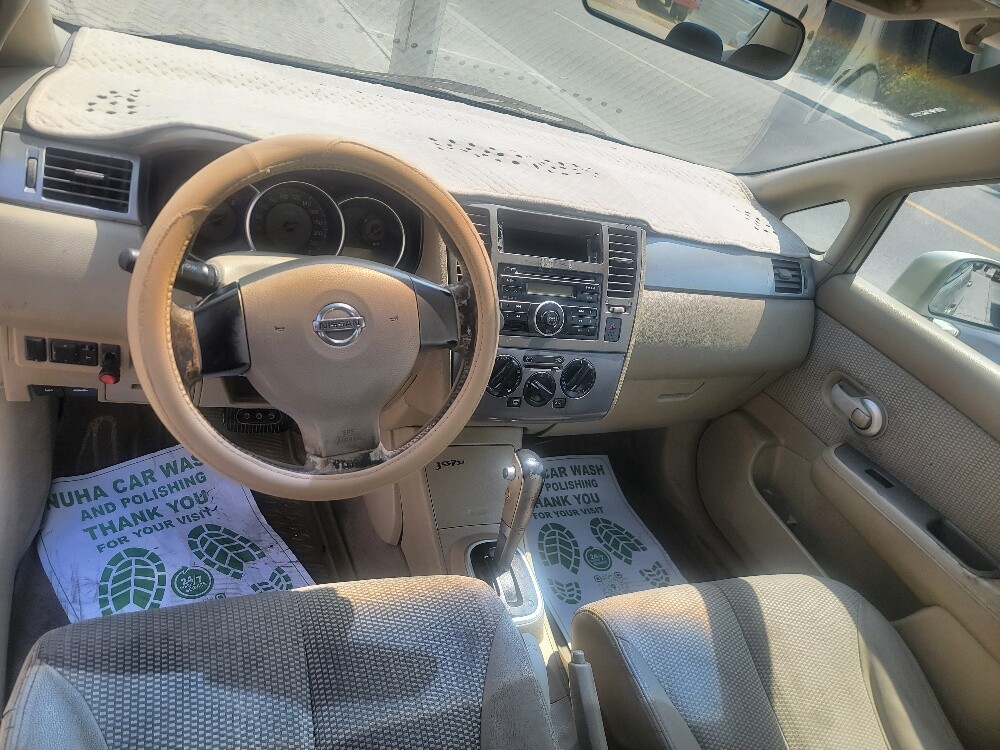 nissan tidda 2008 - 9