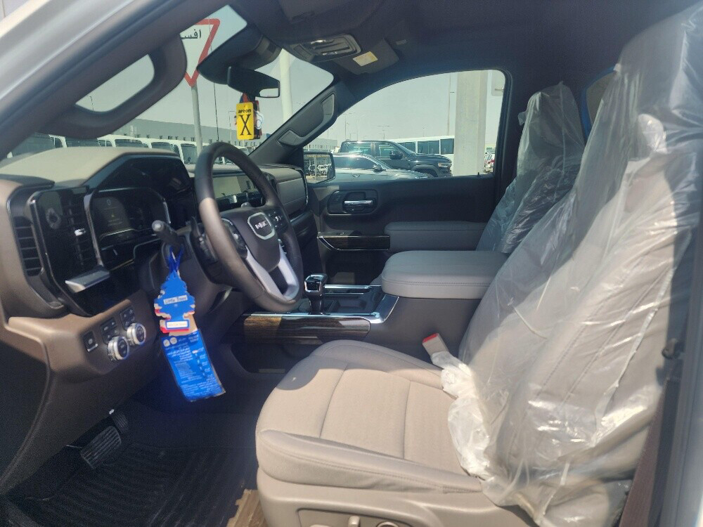 GMC 2024 White - 7