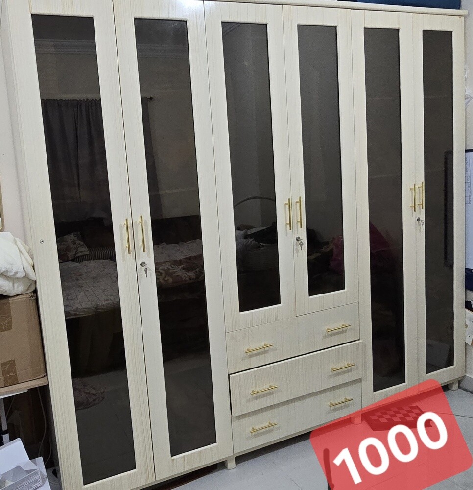 Wardrobe with 6 doors for urgent - 1