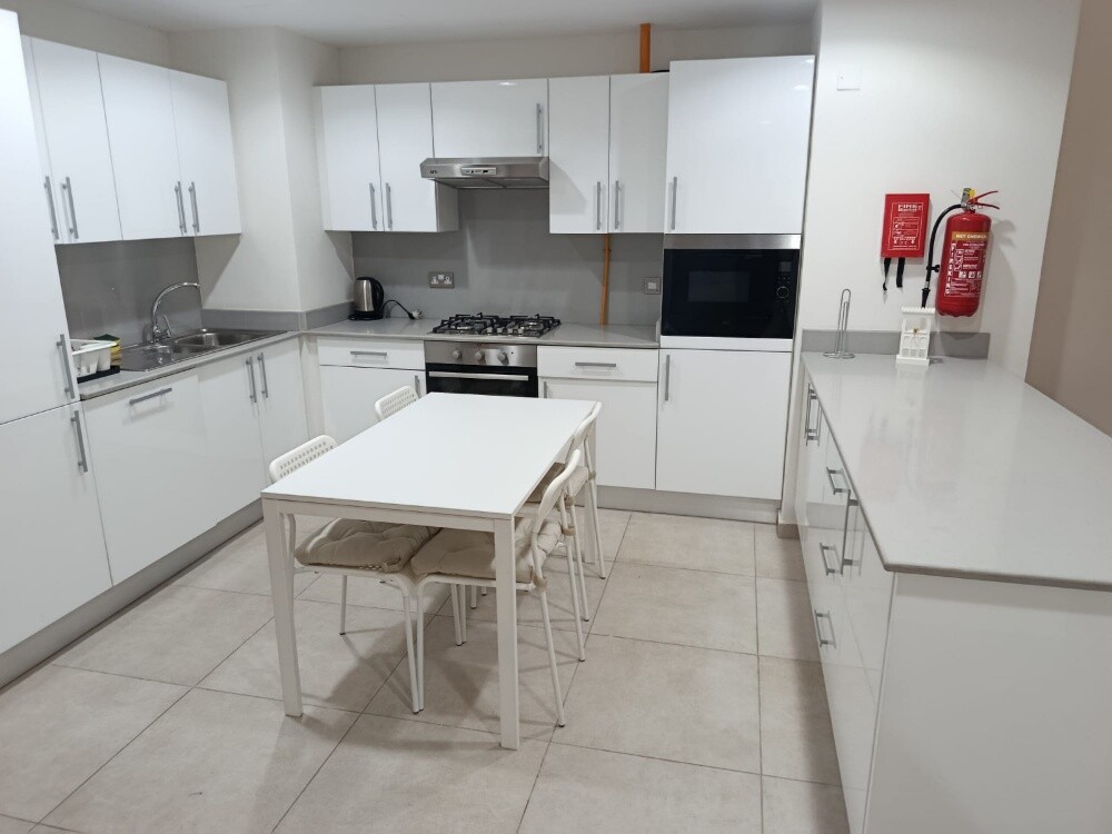 2bdr for rent in Burj damac - 7