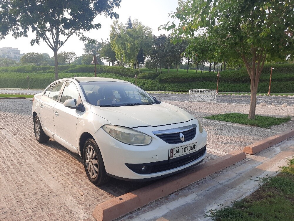 Renault fluence white - 1