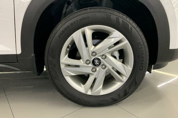 HYUNDAI CRETA 1.5L STD 2024 60,581 - 12