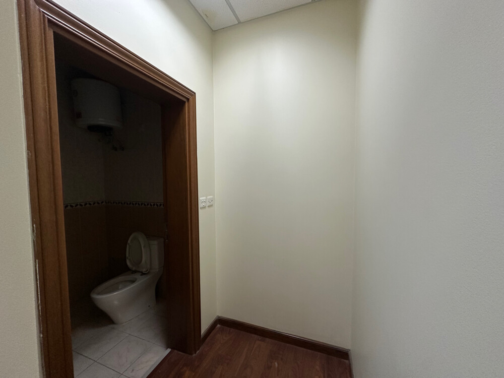 spacious office at al muntazah - 6