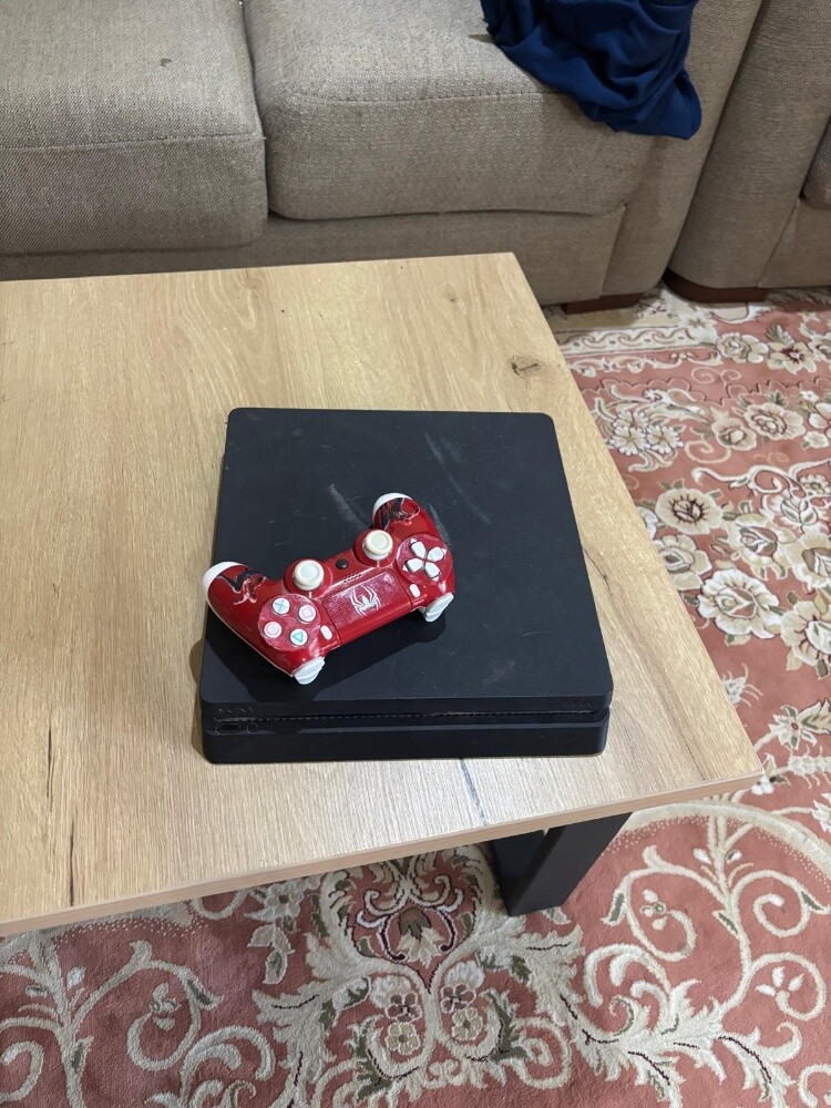 ps 4 slim - 3