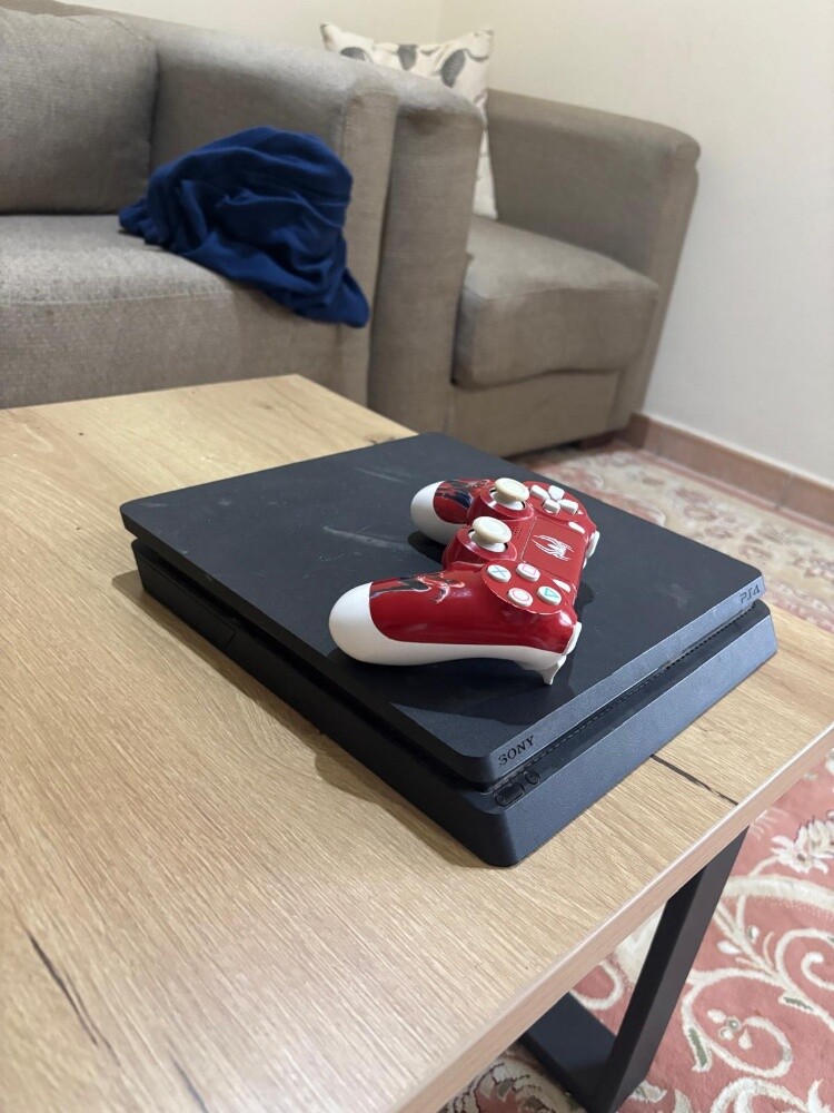 ps 4 slim - 7