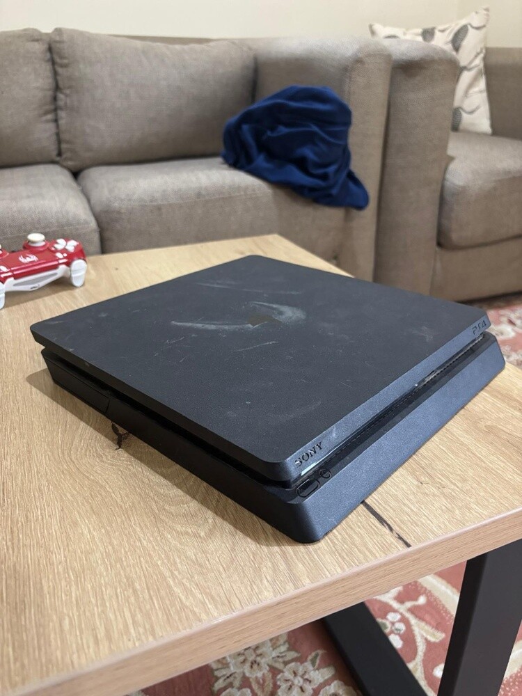ps 4 slim - 6