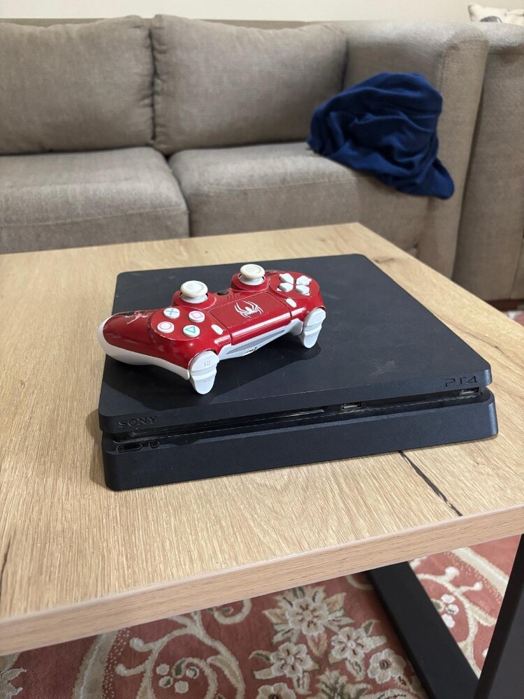 ps 4 slim - 4