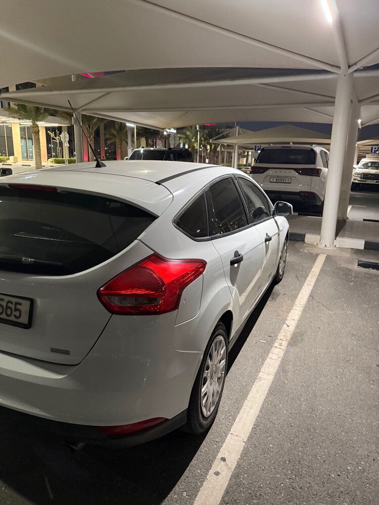 Ford focus ecoblast model 2015 good condition gear and air conditioner istimara  just buy and drive 27/06/2027  - 5