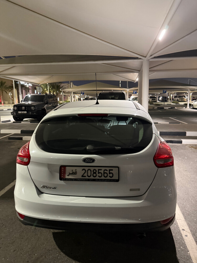 Ford focus ecoblast model 2015 good condition gear and air conditioner istimara  just buy and drive 27/06/2027  - 6