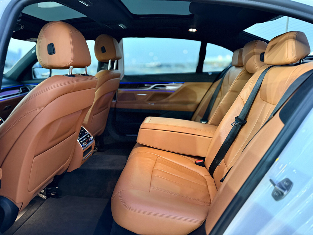 BMW 730Li Model: 2019 - 6