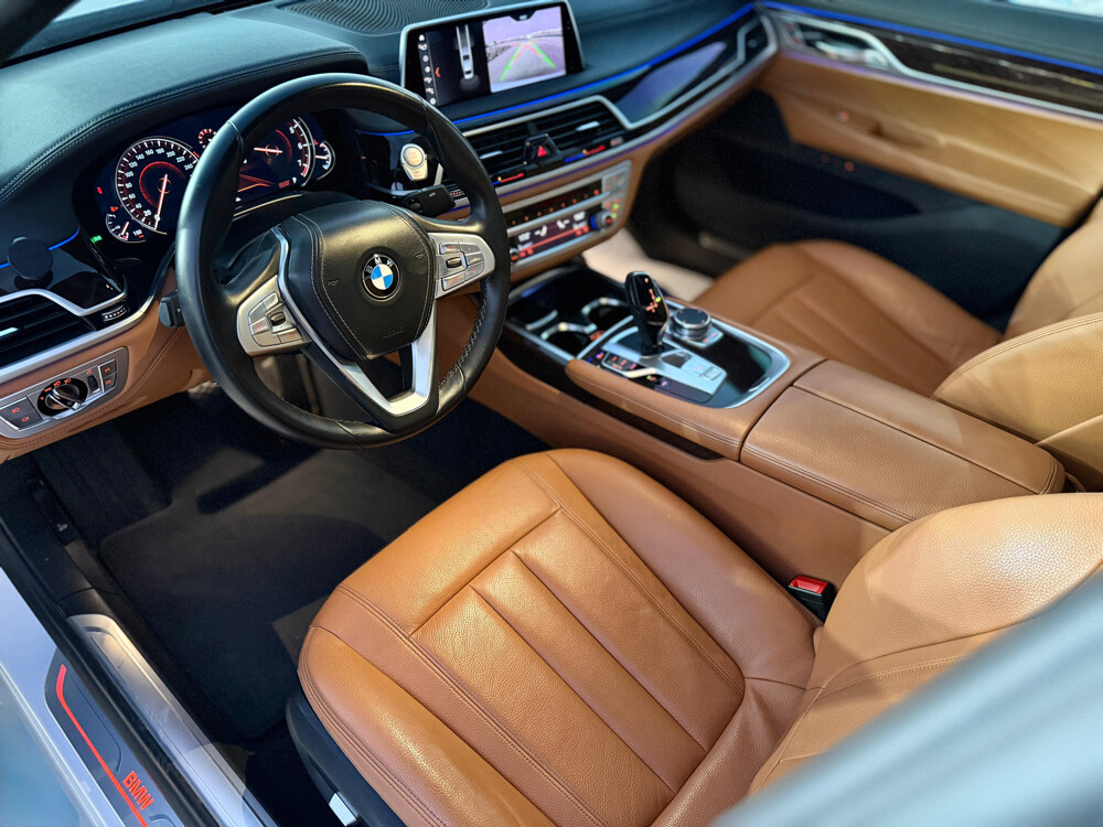 BMW 730Li Model: 2019 - 7