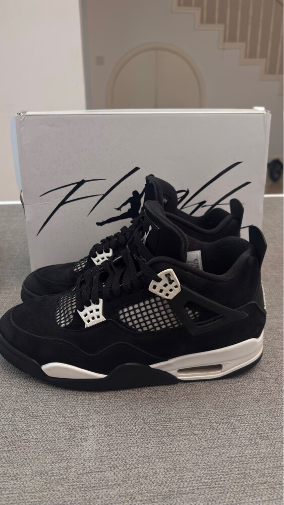 Jordan 4  - 9