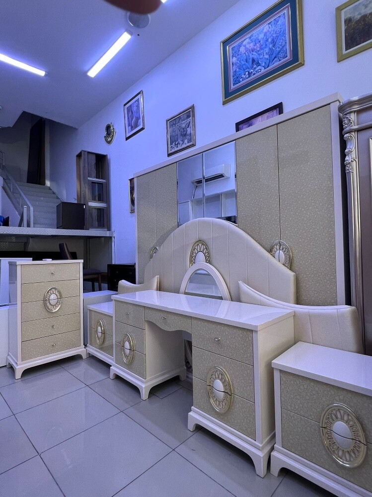 Luxury bed room set for Sell - 4