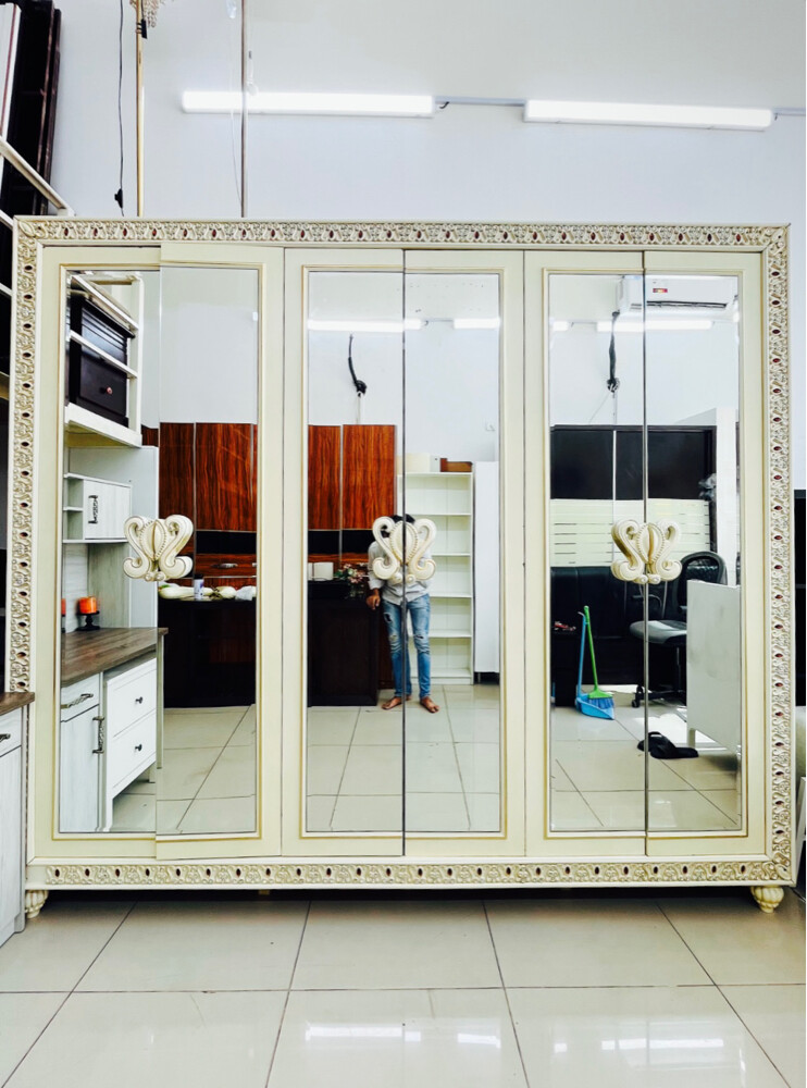 6 door cabinet for sell  - 1