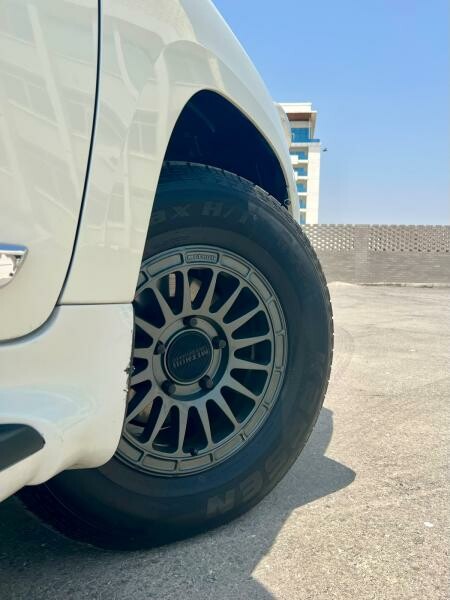 Toyota Land Cruiser GXR - 10
