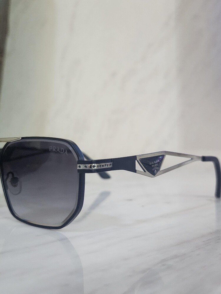 prada glass - 1