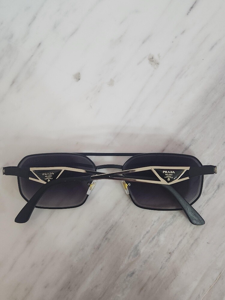 prada glass - 3