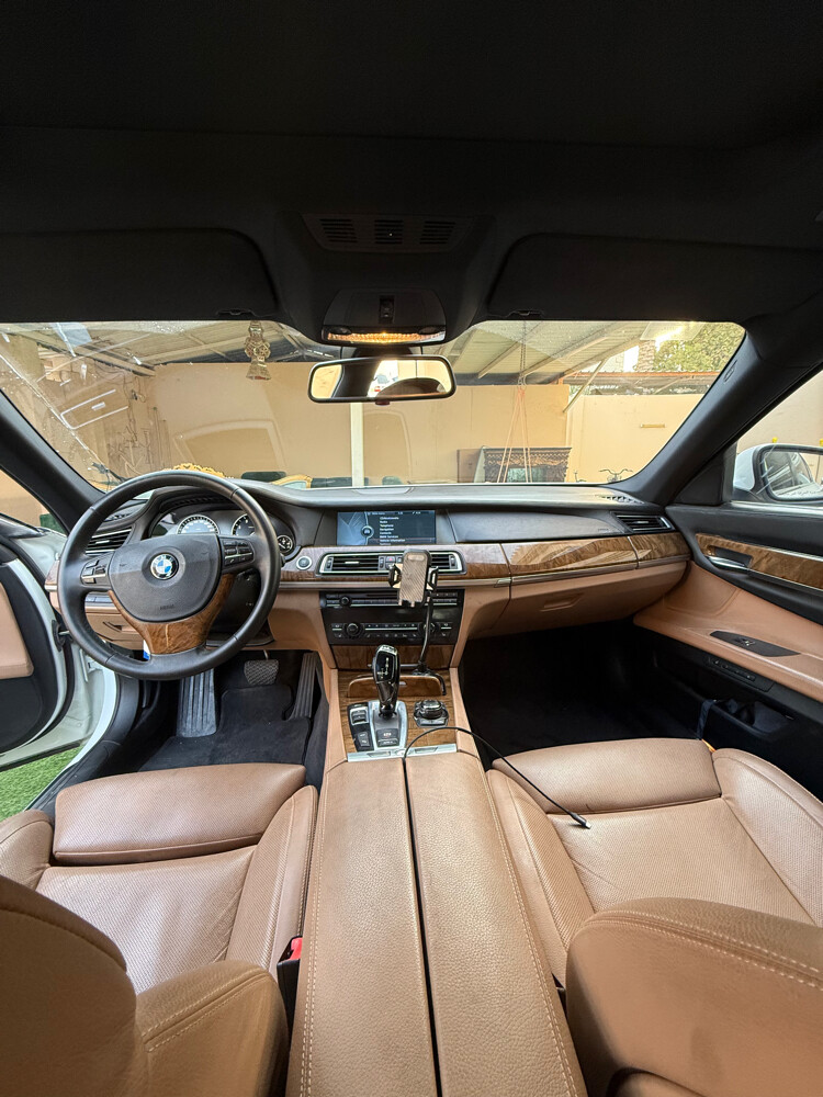 BMW 750Li - 6