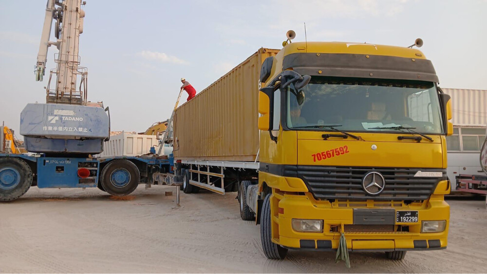 cranes and Trailers For rent - 2