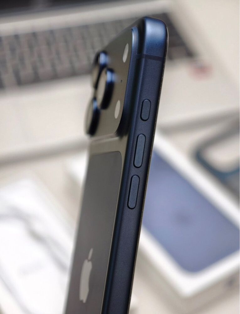 iPhone 17 Pro - Deep Blue - 5
