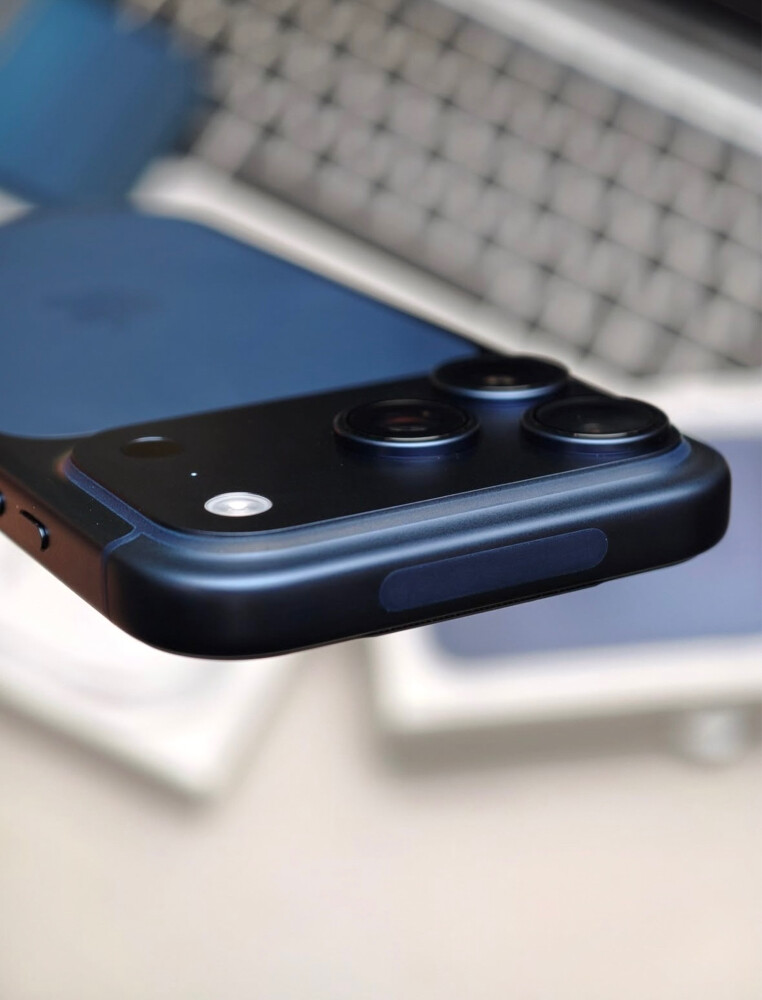 iPhone 17 Pro - Deep Blue - 3