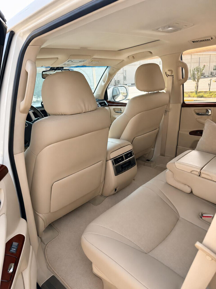 Lexus-570 - 5