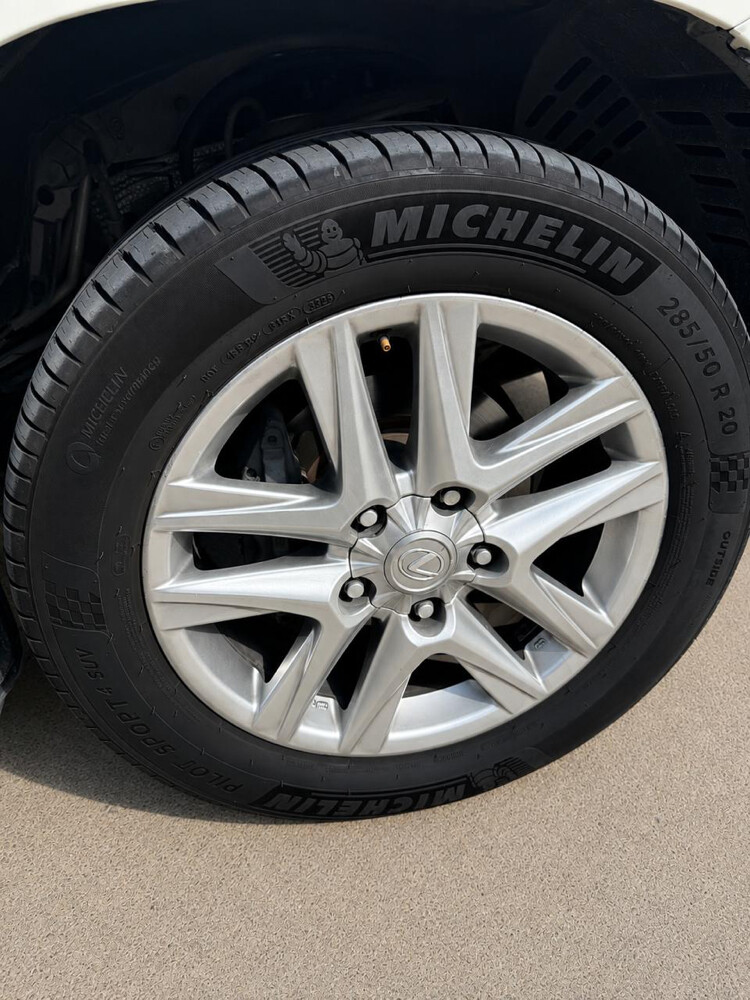 Lexus-570 - 6