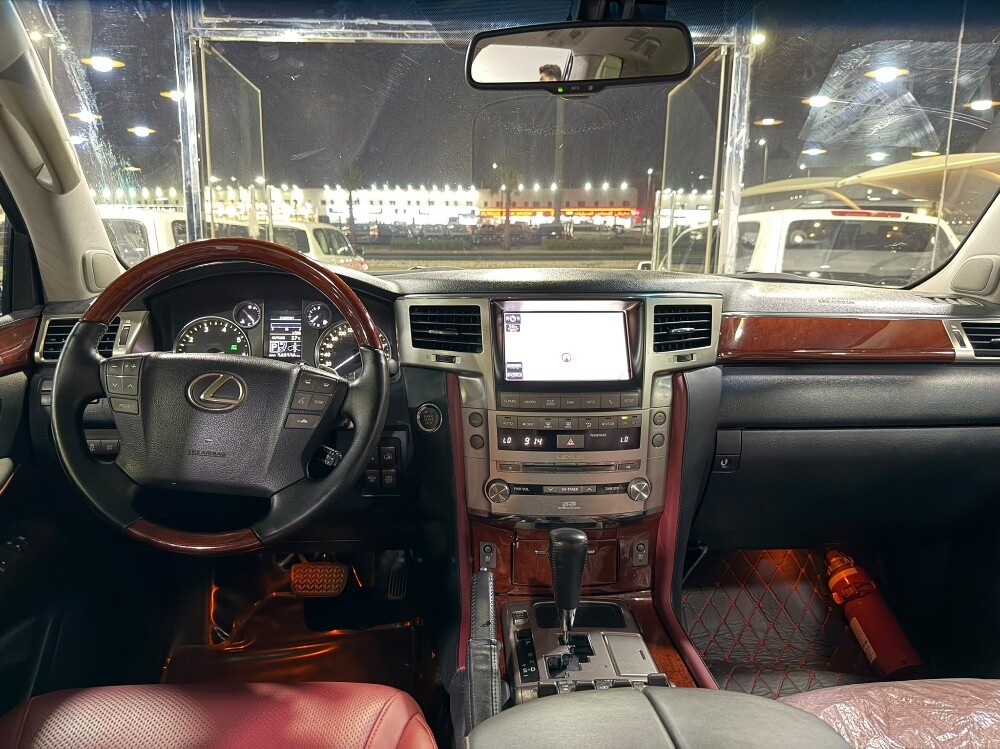 لكزس ال اكس 570 موديل 2012 - 6