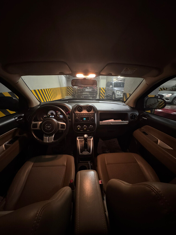 2017 Jeep Compass Low Mileage - 7