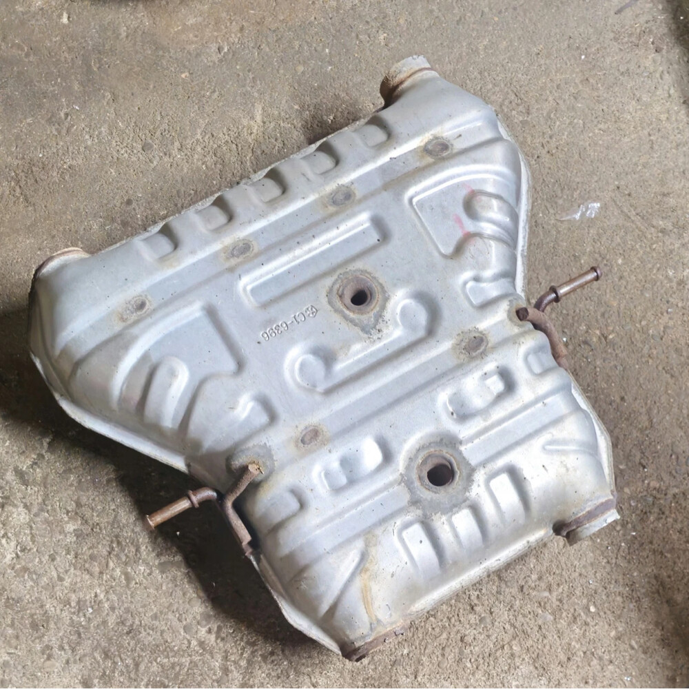 Dodge Durango mid muffler original  - 1