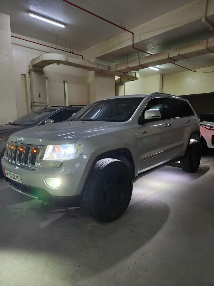 Jeep Grand Cherokee Overland 2012 V - 8