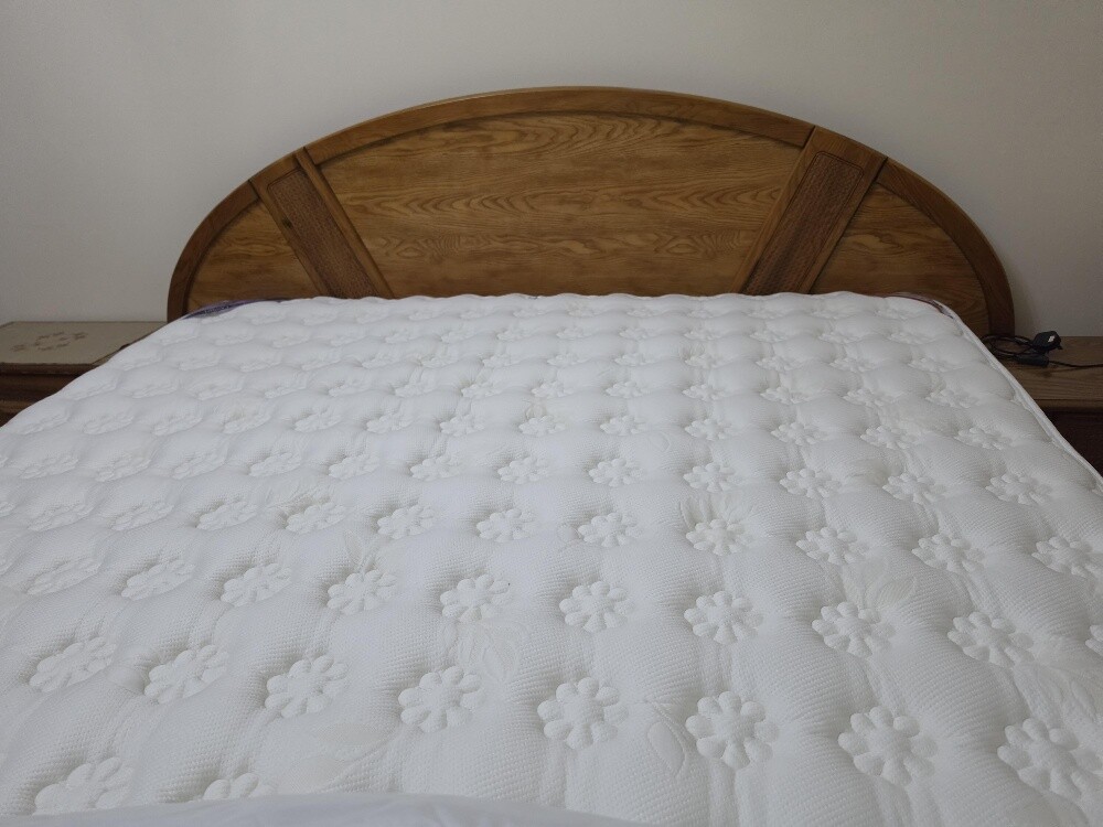 Full 6 peice bedroom set with lamp - 2