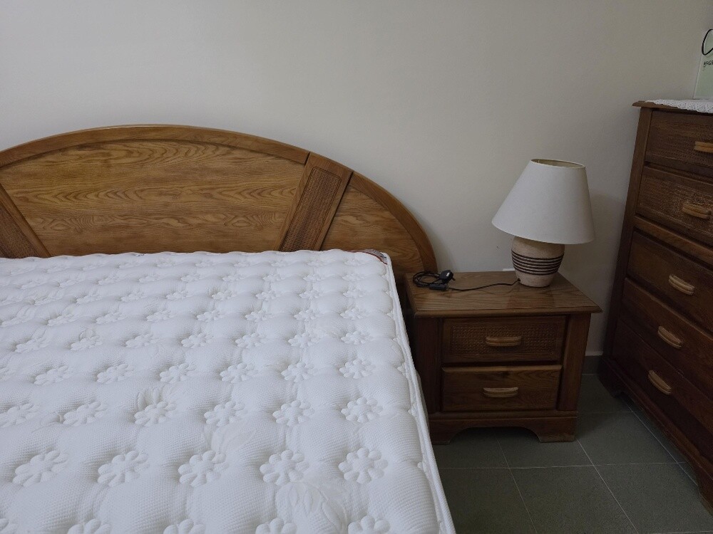 Full 6 peice bedroom set with lamp - 7