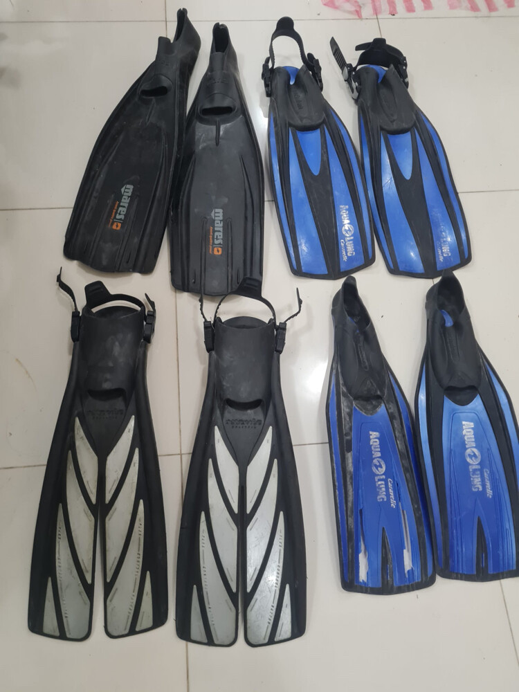 Sets of Diving Equipment. - 13