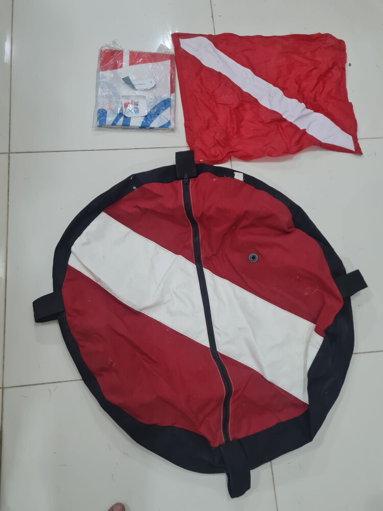 Sets of Diving Equipment. - 17
