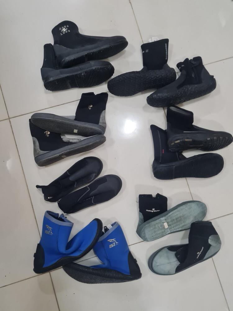 Sets of Diving Equipment. - 14