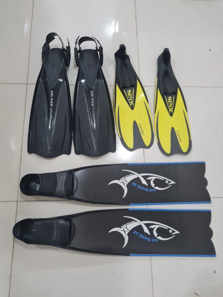 Sets of Diving Equipment. - 9