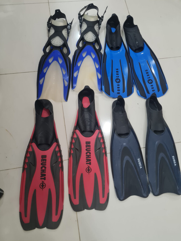 Sets of Diving Equipment. - 10