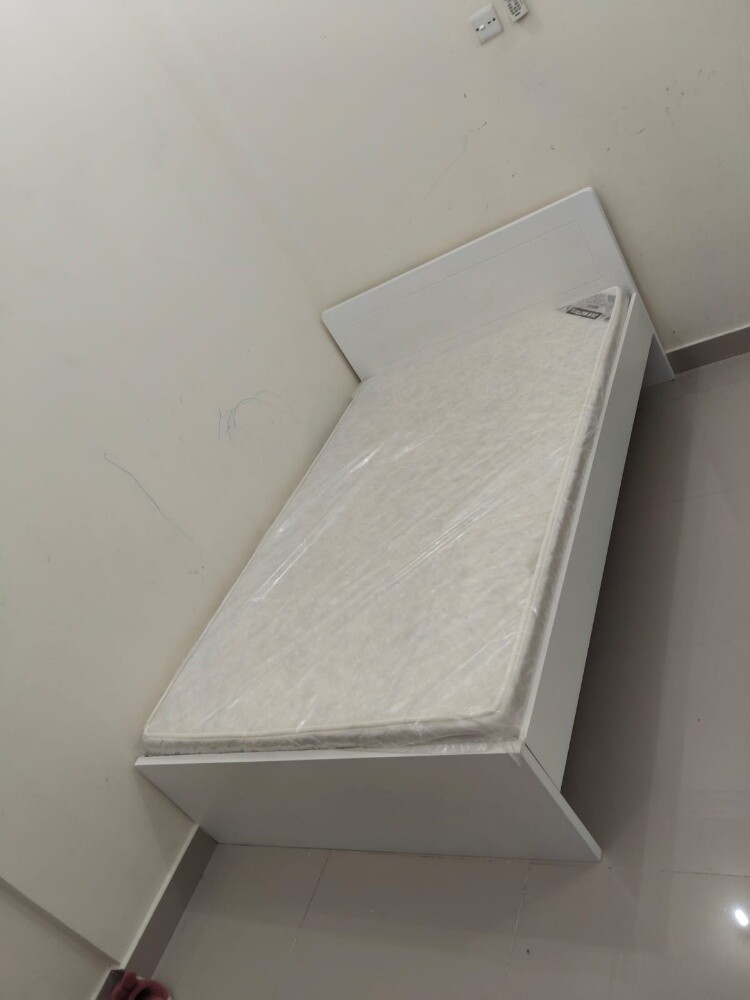 Bed or mattress available - 5