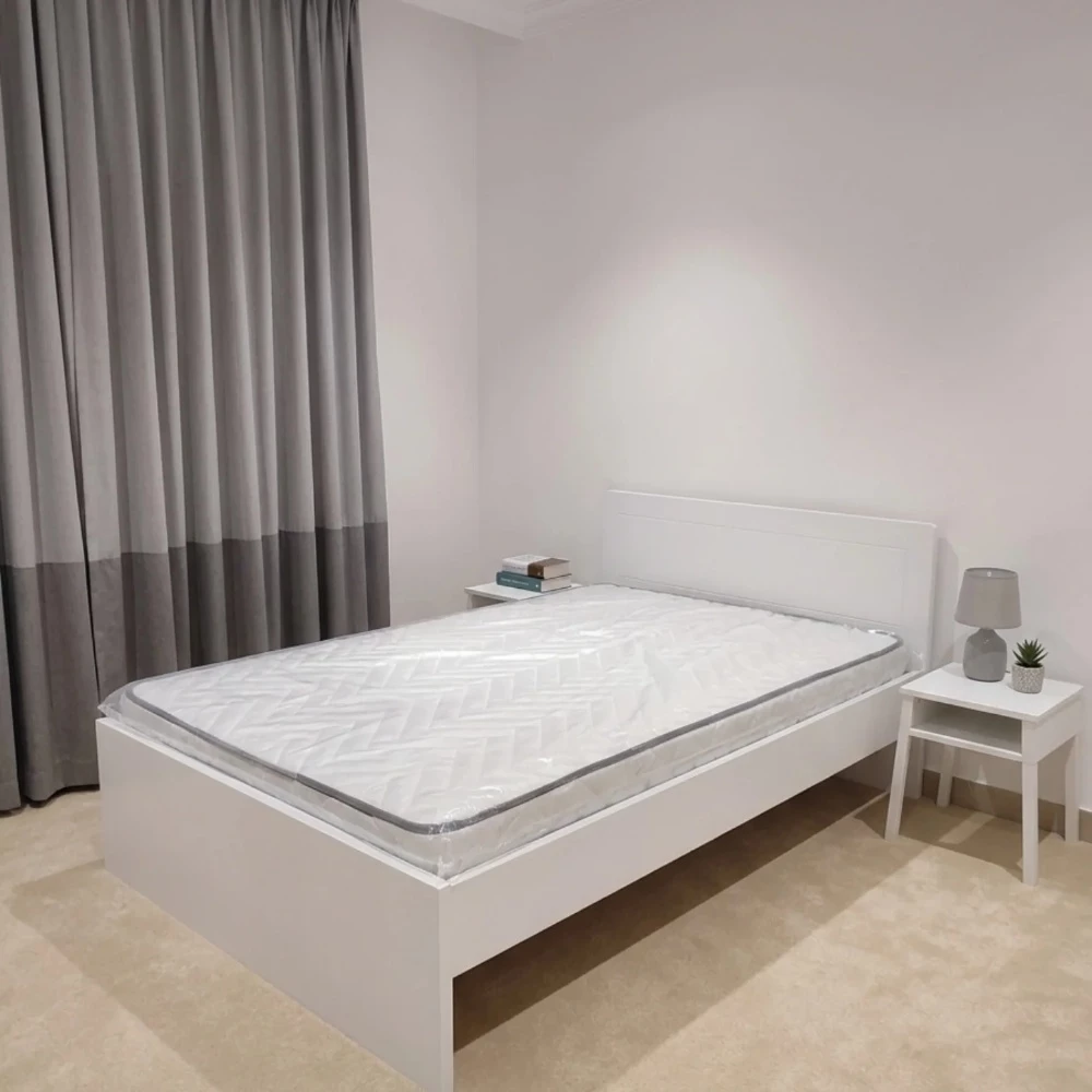 Bed or mattress available - 4