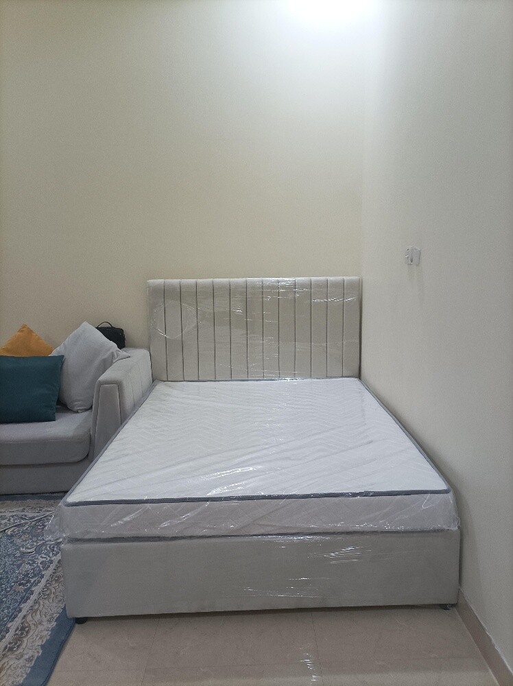 Bed or mattress available - 4
