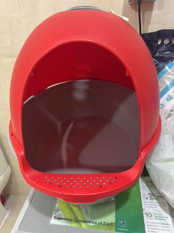 cat litter box and new litter sand - 3