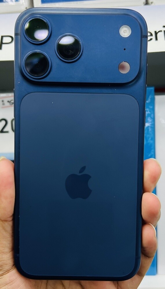 17 pro max, 256Gb,blue titanium - 4