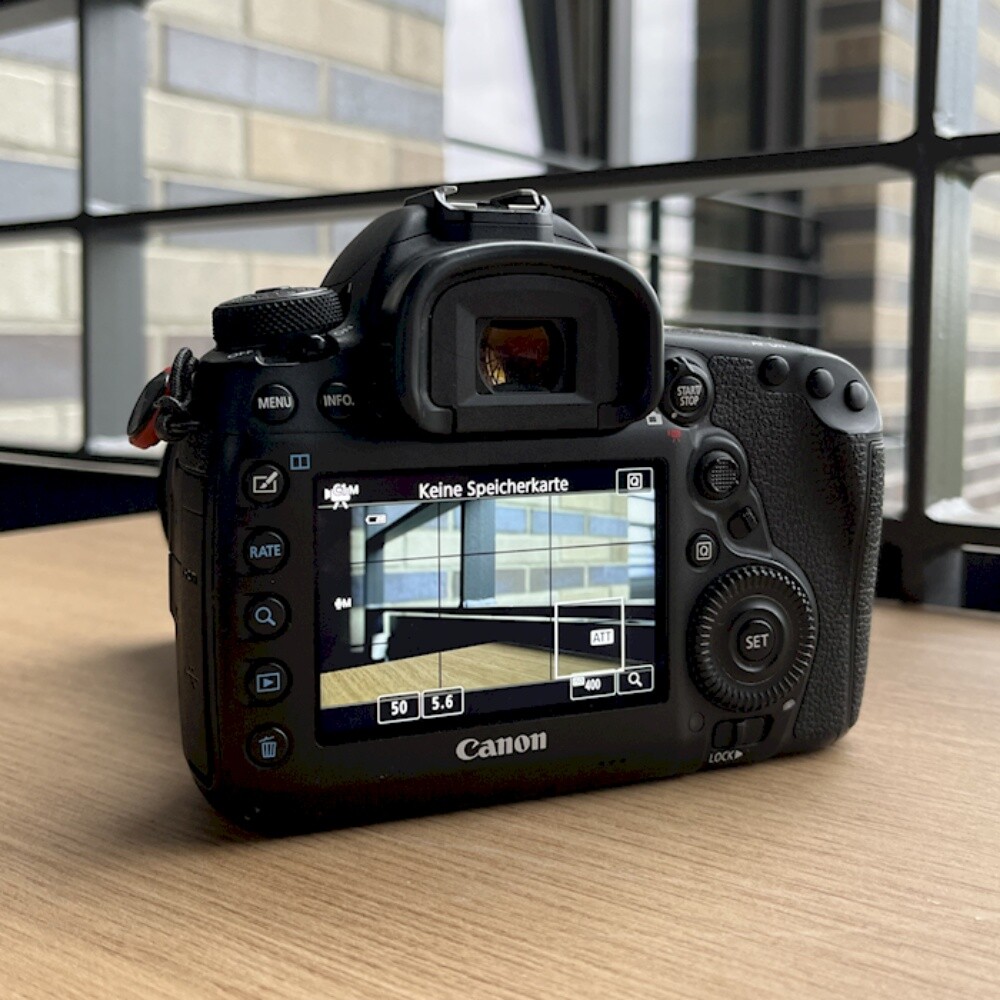 canon 5d iv with lens - 2