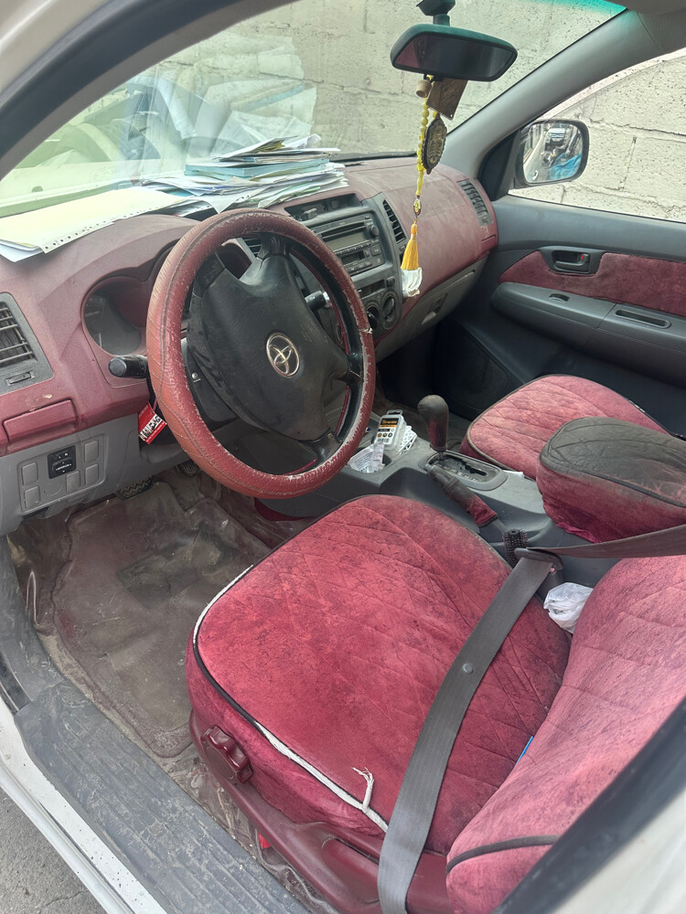 Toyota Hilux 2010 Automatic  - 2
