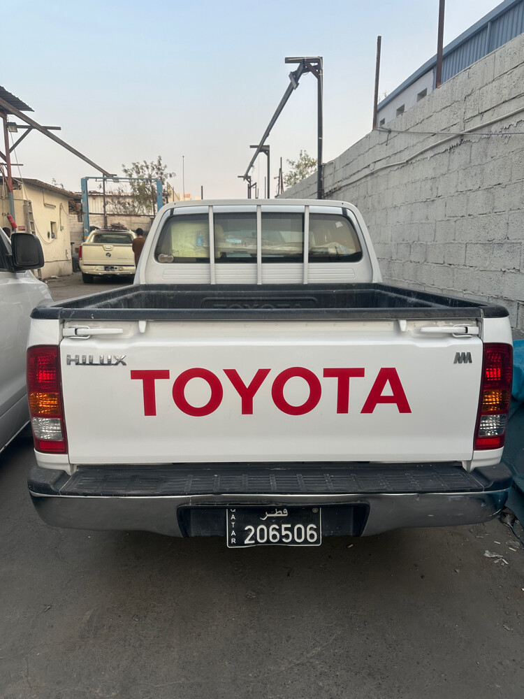 Toyota Hilux 2010 Automatic  - 4
