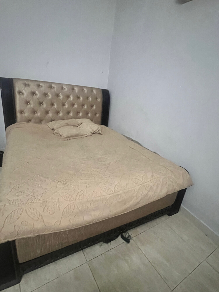 سرير ومرتبة وتسريحة - 2