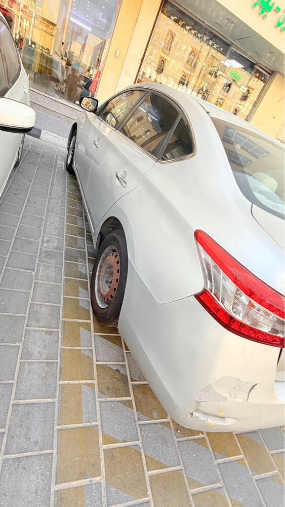 Nissan Sentra - 2