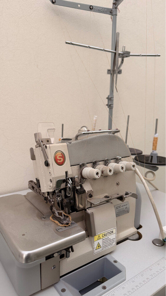 sewing machines + cutting table - 4