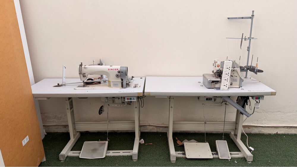 sewing machines + cutting table - 1